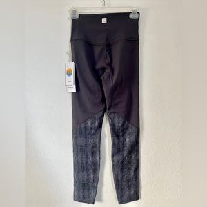 RARE Vuori Studio Legging Size Small Gray/Snakeskin NWT $94 Retail